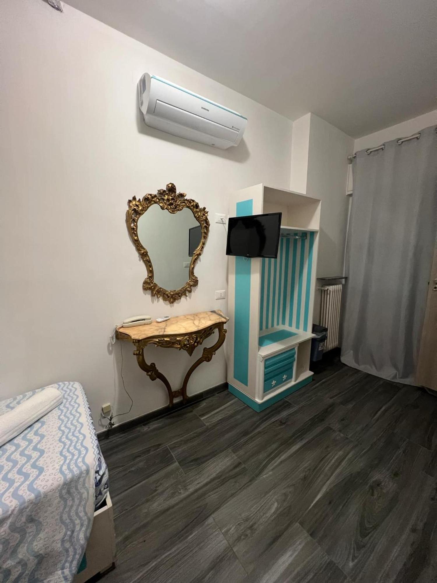 Bike Hotel Oasi Finale Ligure Exterior photo